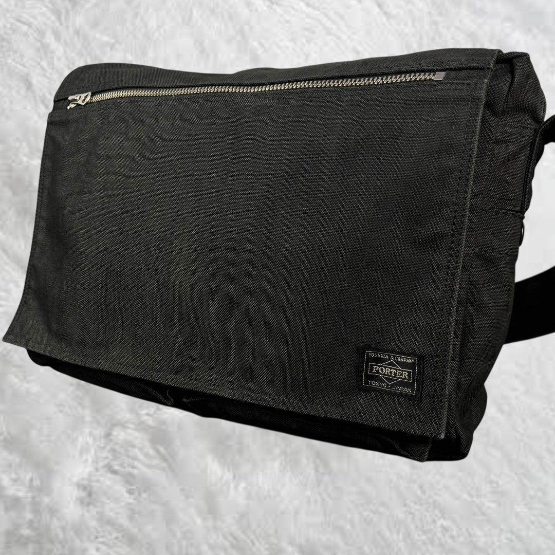 whitewhite0831スモーキー　メッセンジャーバッグ　ブラック