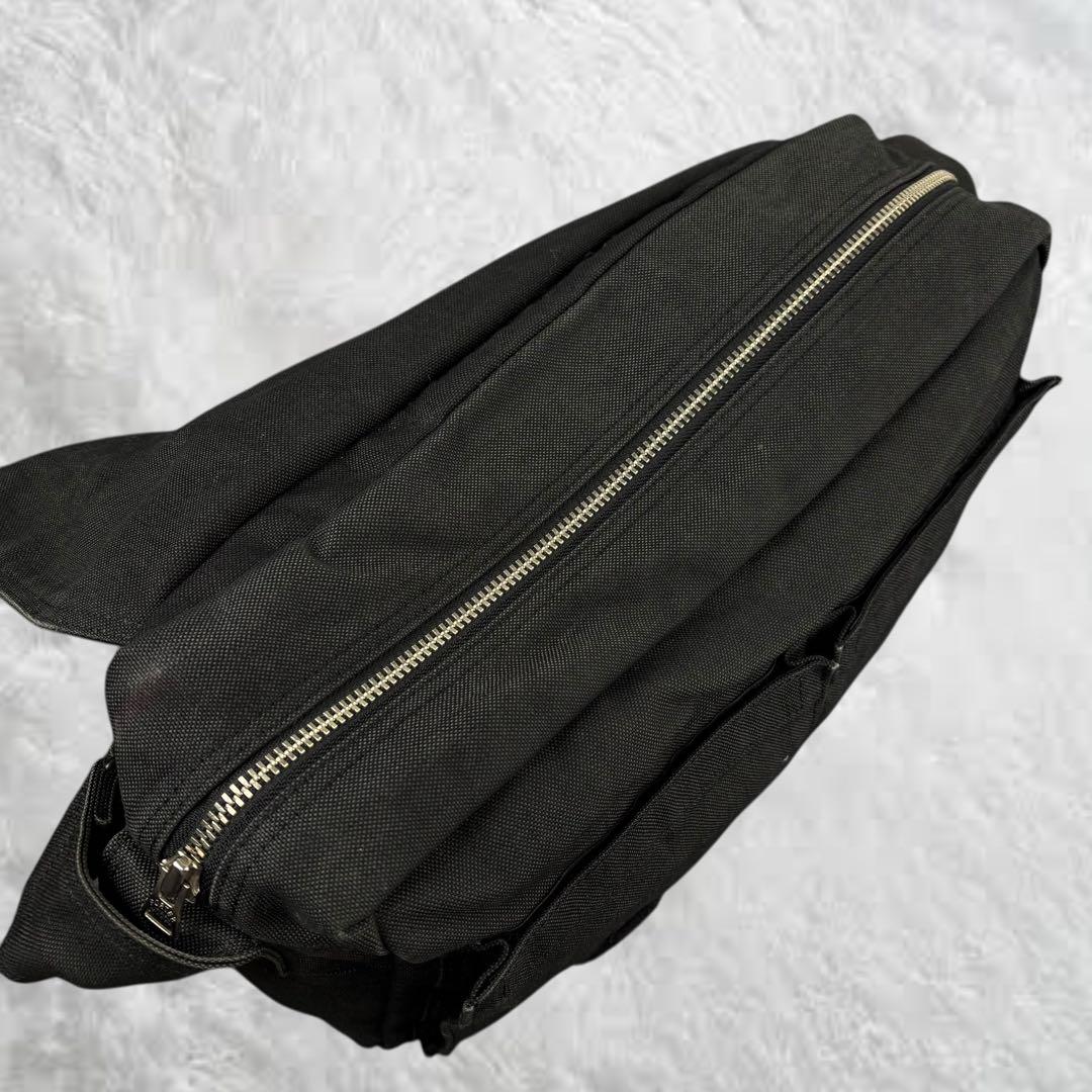 whitewhite0831スモーキー　メッセンジャーバッグ　ブラック