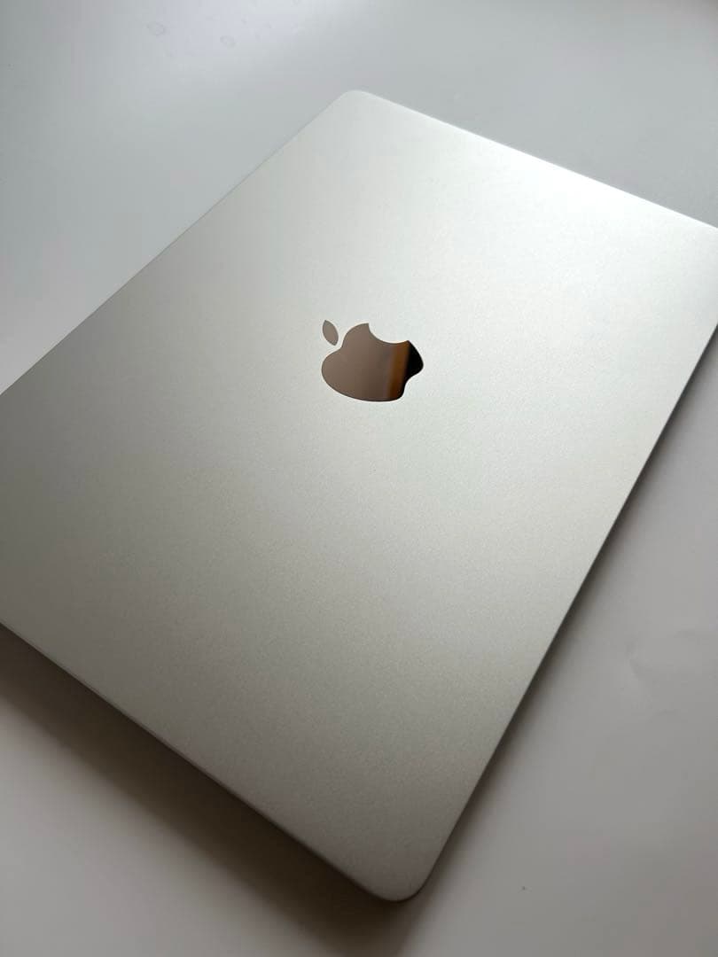 【中古】MacBookAir M2 2022 シルバー 8GB 256GB