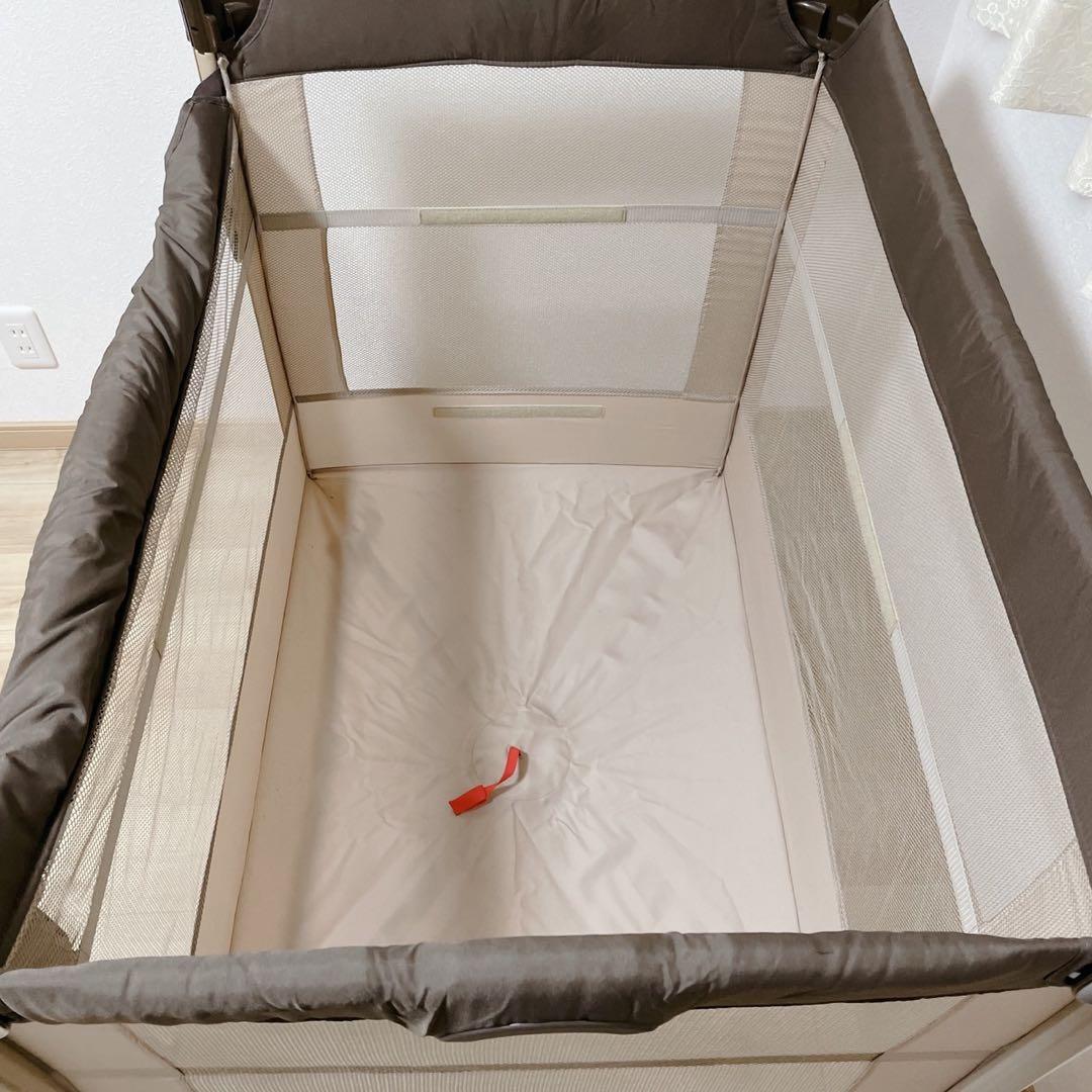 アップリカ ココネル ベビーベッド 折りたたみ 新生児対応　ベビーサークル
