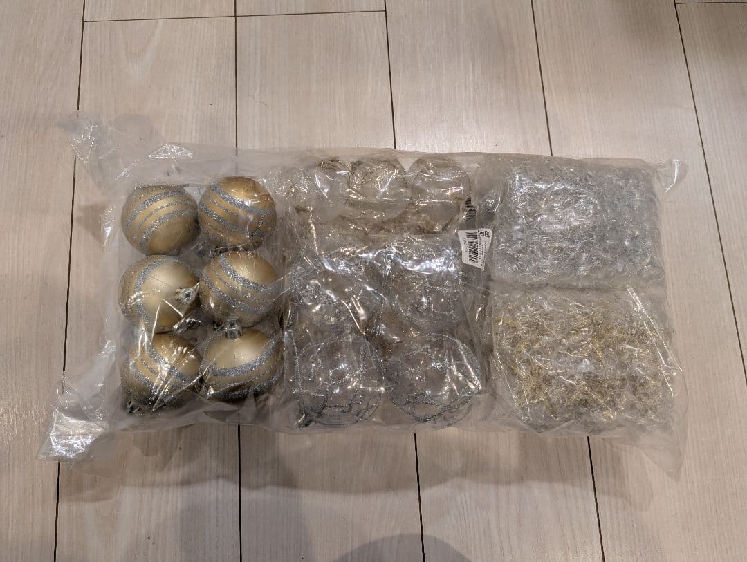 【新品】クリスマスツリー 180cm　電飾オーナメント付き　定価24800円