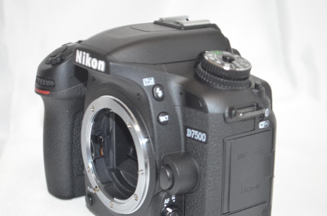 滅多にないシャッター数999回以下 Nikon D7500☆Wi-Fi搭載