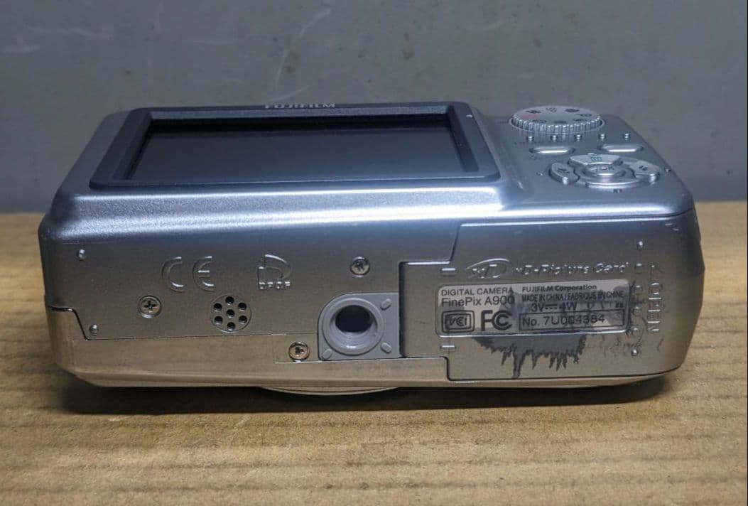FUJIFILM FinePix A900 デジカメ 単三電池　動作品