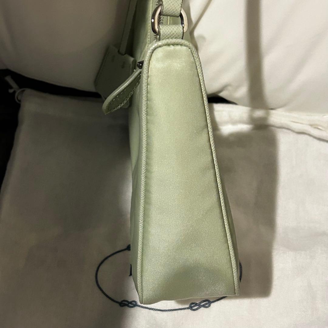 【美品】PRADA プラダ RE-EDITION 2005 ナイロンハンドバッグ