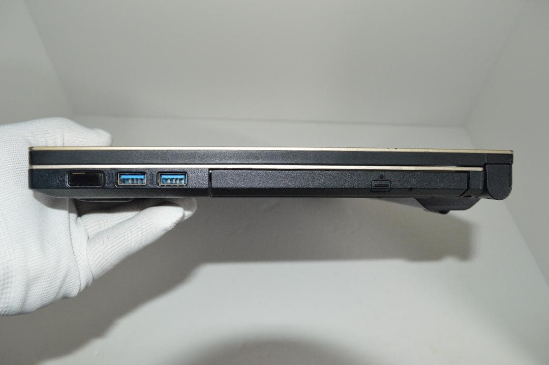 ゴールドLAVIE第8世代Corei7/32G/SSD1TBバッテリー良好