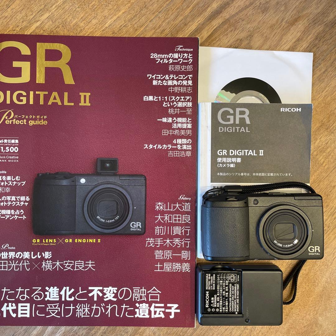 RICOH GR DIGITAL II コンパクトデジタルカメラと本のセット
