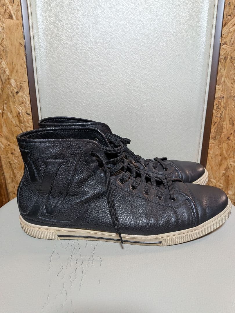 VUITTONブラックレザー ハイカットスニーカー