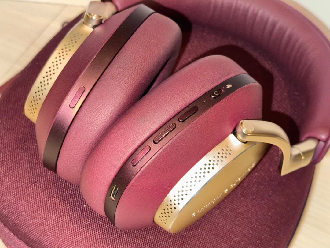 Bowers & Wilkins Px8 バーガンディ・ワイヤレスヘッドホン